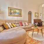 Elegant House In Rome