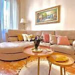 Elegant House In Rome